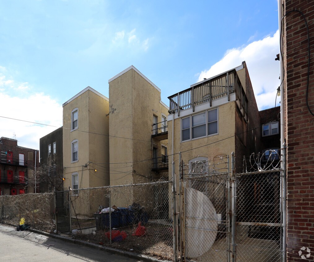 Building Photo - 4413-4417 Walnut St