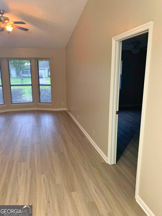 Building Photo - 416 Sunnyside Dr