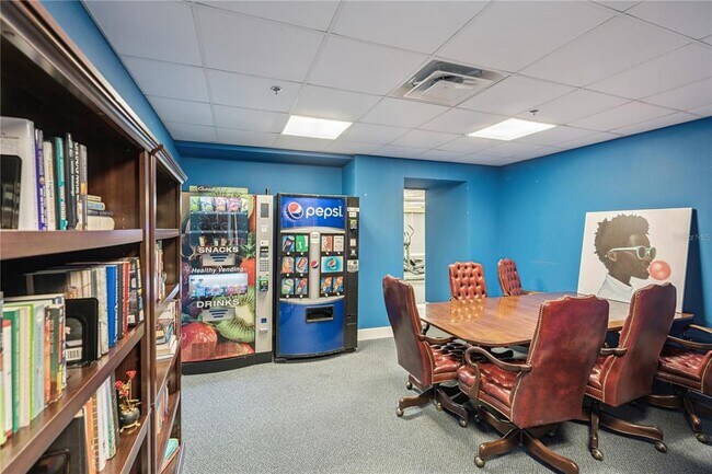 Foto del edificio - 151 E Washington St