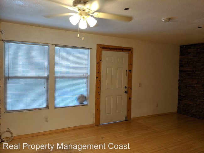 Building Photo - Studio, 1 bath House - 306 E Chestnut Ave #A