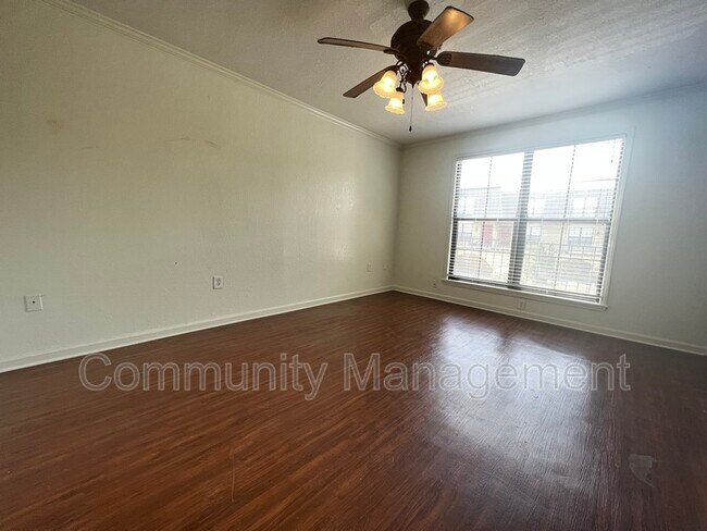 Building Photo - 10298 W Winston Ave