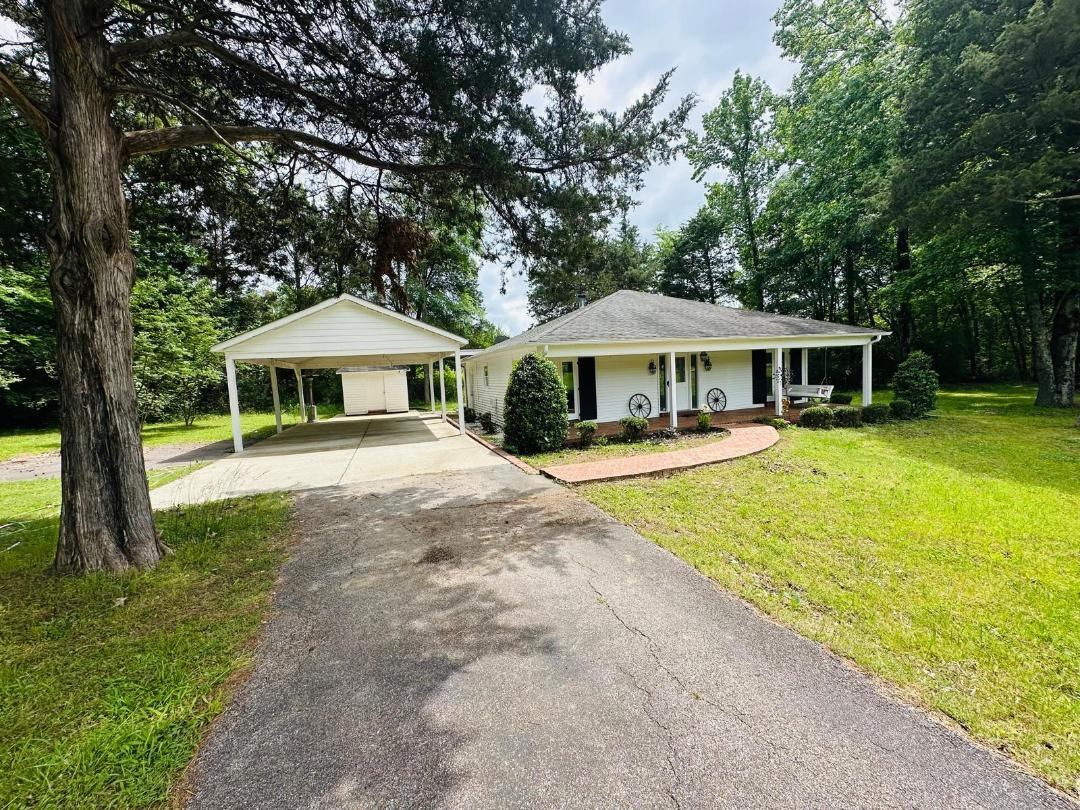 Primary Photo - 11883 E Holmes Rd
