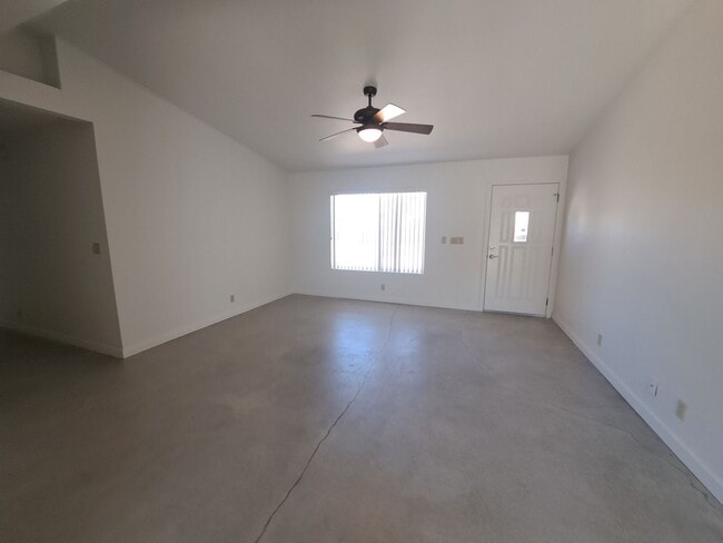 Building Photo - 4 bedroom!! Close to town and schools