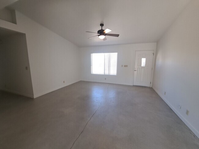 Foto del edificio - 4 bedroom!! Close to town and schools