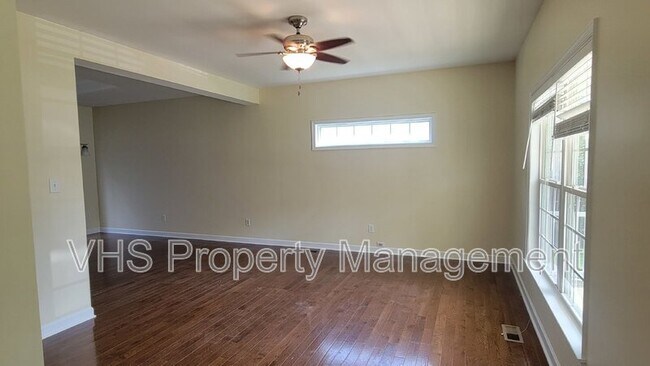 Building Photo - 163 Sterling Ct