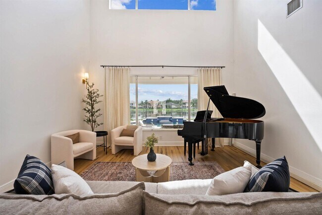 Foto del edificio - 4902 Forest Dale Dr