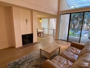 Building Photo - 262 Pineview