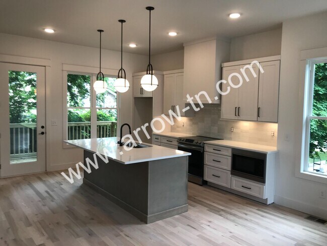 Photo - Beautiful New Construction for Rent in Sou... House