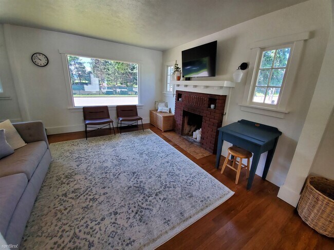 Foto del edificio - 3 br, 2 bath House - 2103 East Mullan Aven...