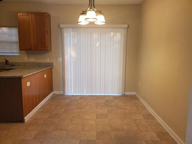 Foto del edificio - 105 Bracken Trail Cir