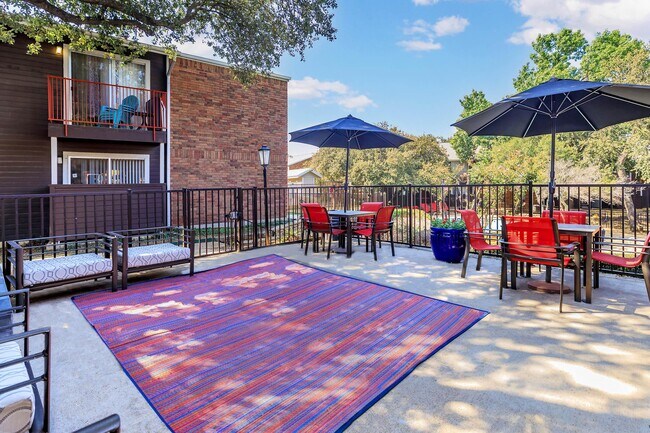 Foto del edificio - 6 Eleven Lamar Apartments