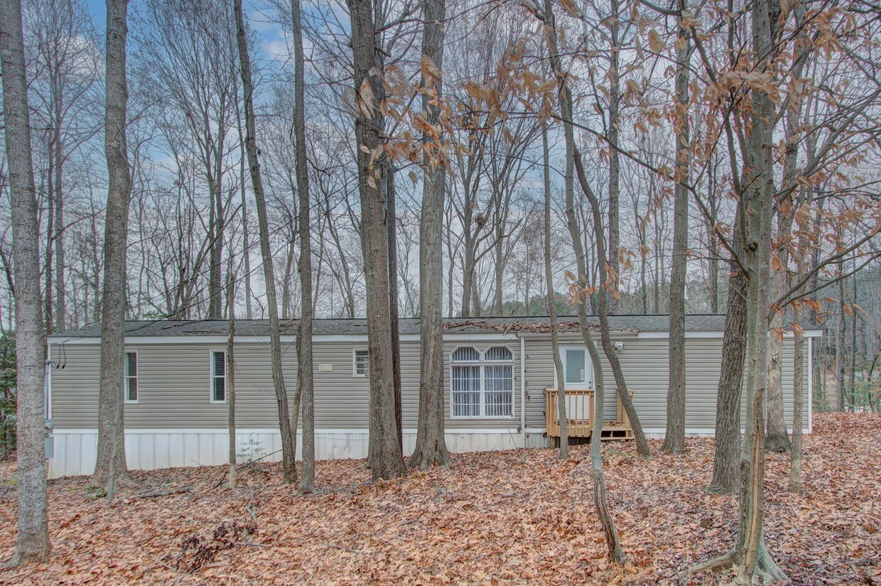 Foto principal - Nestled on a spacious, private wooded wate...