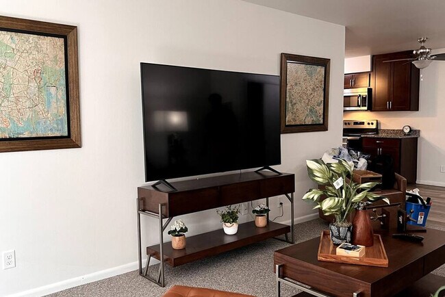 Building Photo - 475 E Merrill Ave