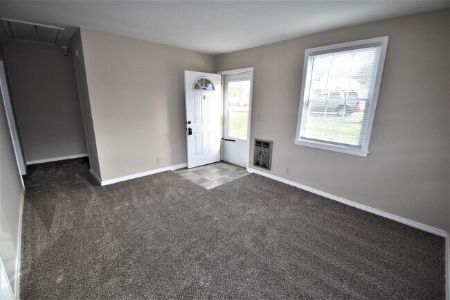 Building Photo - 936 Woody Hills Dr