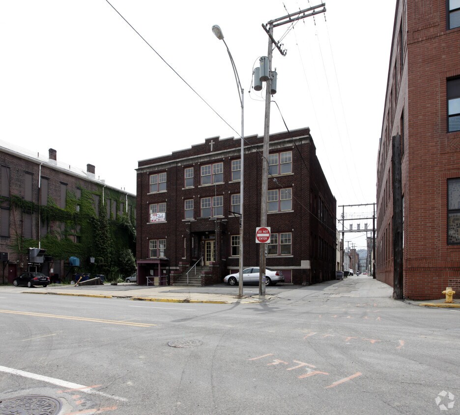 Building Photo - 420 Washington St