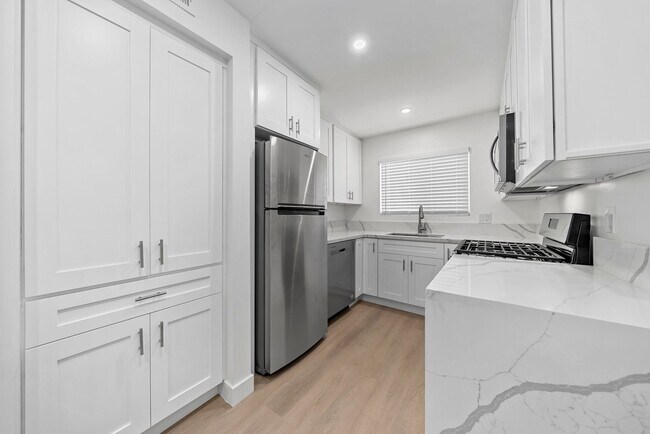 Foto del edificio - 3204 Collier Ave