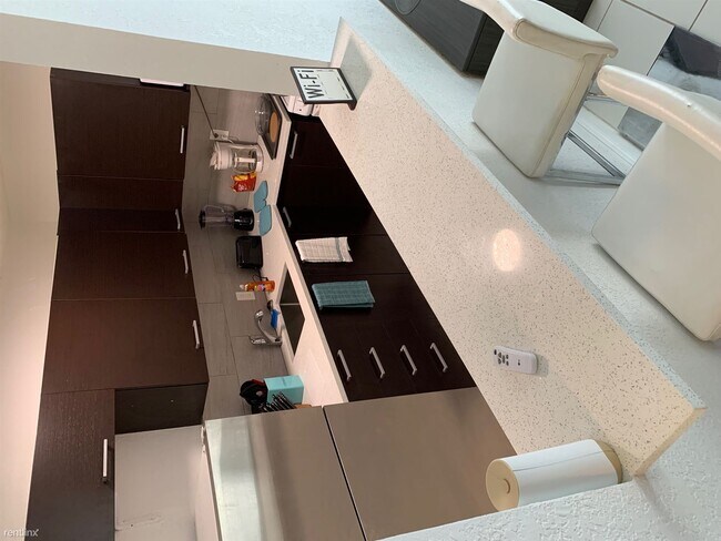 Foto del edificio - 2 br, 1 bath  - 913 NE 18th Ave Apt 123