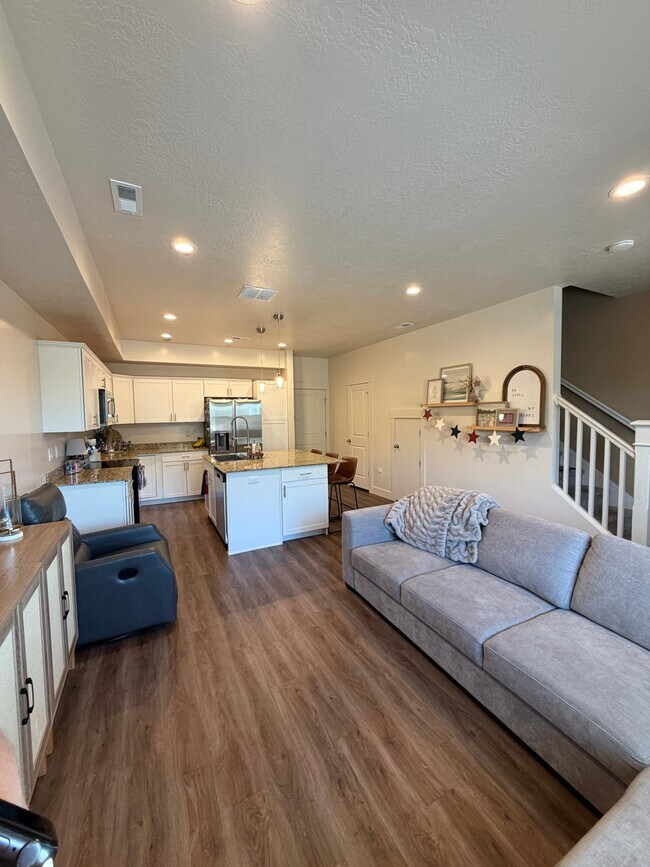 Building Photo - 1362 N 250 W