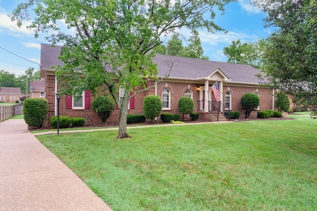 Building Photo - 105 Walnut Ct