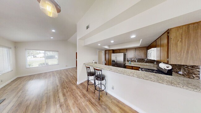 Building Photo - Charming 3 Bed Condo In Redlands