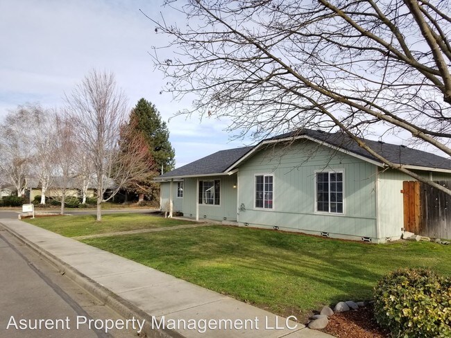 Building Photo - 1104 Coachman Dr