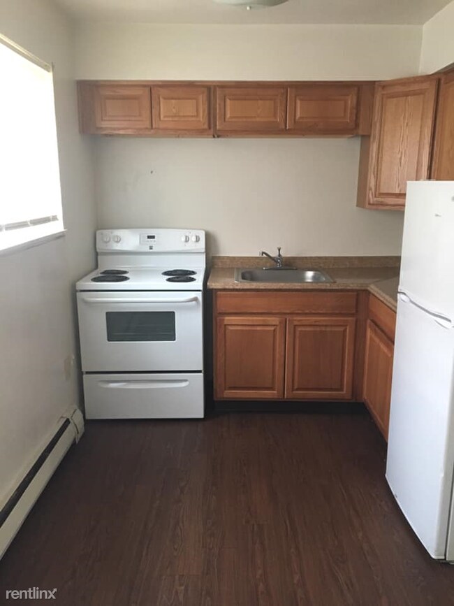 Foto del edificio - 1 br, 1 bath Apartment - 2921 Hoover Ave