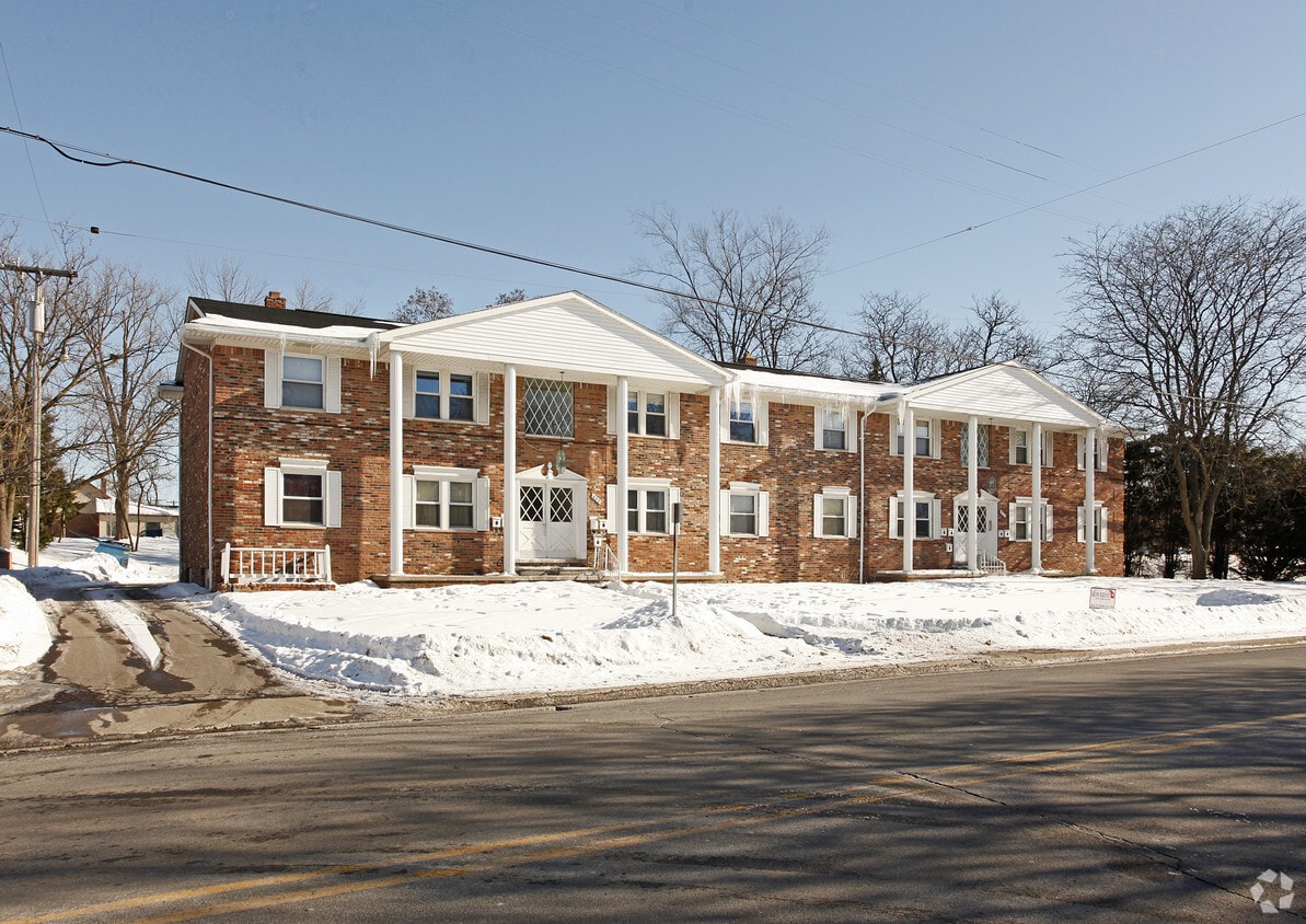 625627 S Church St, Brighton, MI 48116 Apartments in Brighton, MI