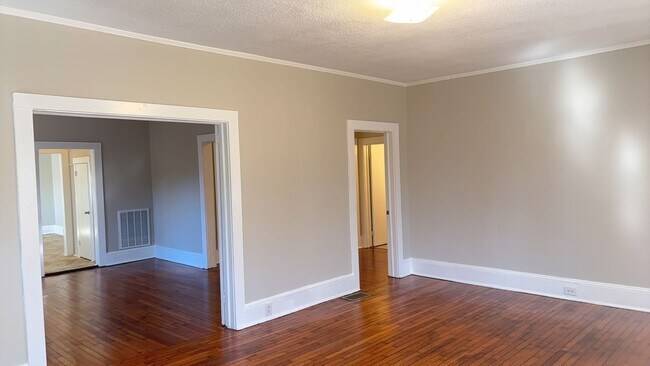 Foto del edificio - 3 Bedroom 1.5 Bathroom Renovated House.   ...