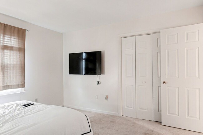 Foto del edificio - One level two bedroom, two bathroom home
