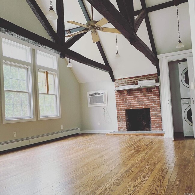 Building Photo - 498 Rosevale Ave