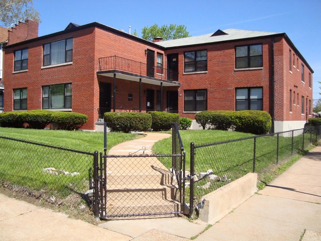 Building Photo - 341 Des Peres Ave