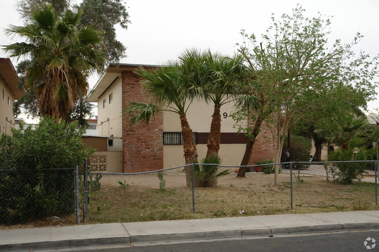 Building Photo - 3390 Brussells St