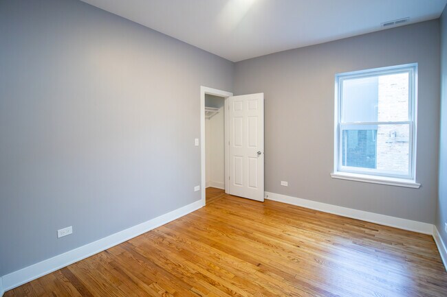 Foto del edificio - 5310 S Harper Ave