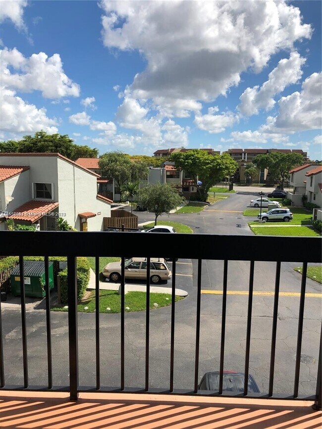 Foto del edificio - 10317 NW 9th St
