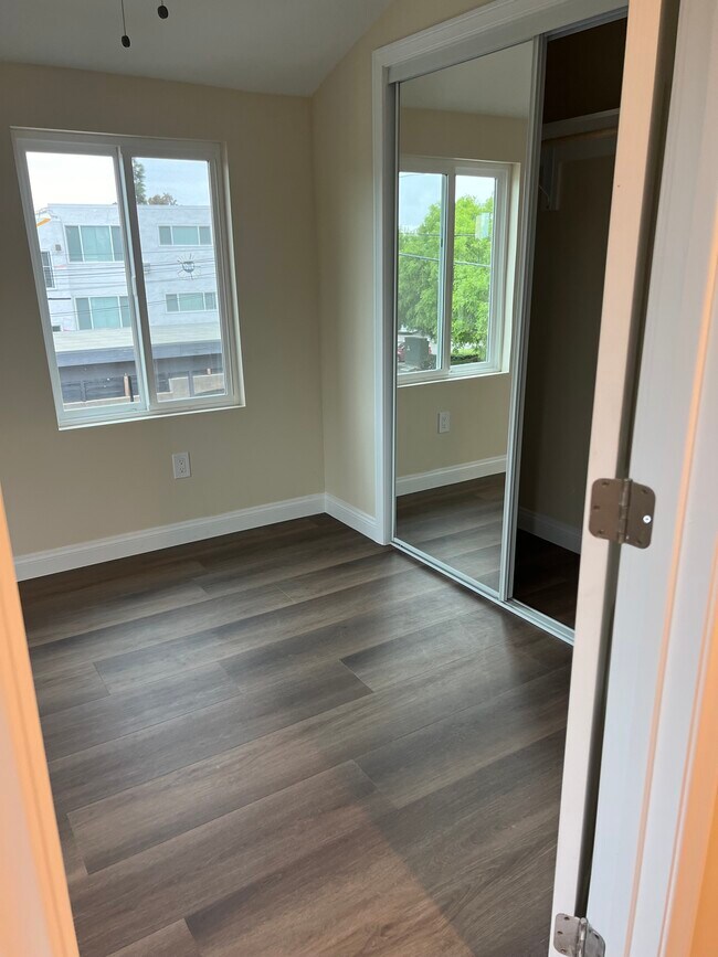Foto del edificio - 4955 Mills St