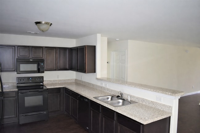 Building Photo - 10 Millie Ln