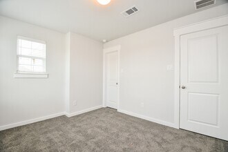 Building Photo - 7542 Coral Ter Dr