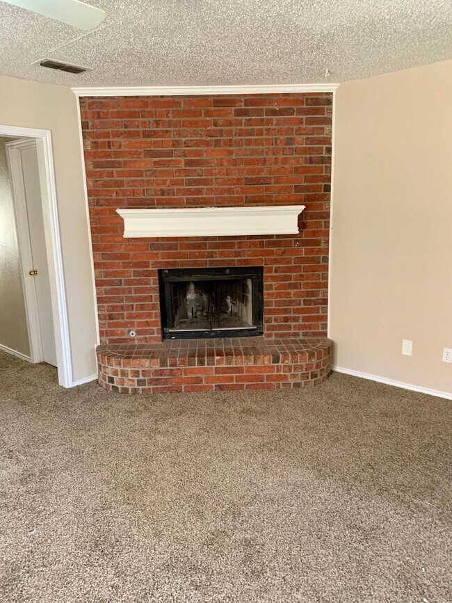 Building Photo - Cute Duplex