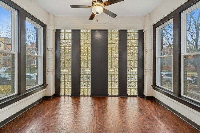 Building Photo - 3045 W Eastwood Ave