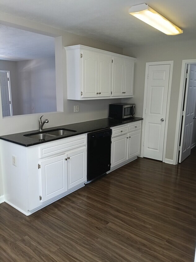 Building Photo - 2890 Conniston Dr