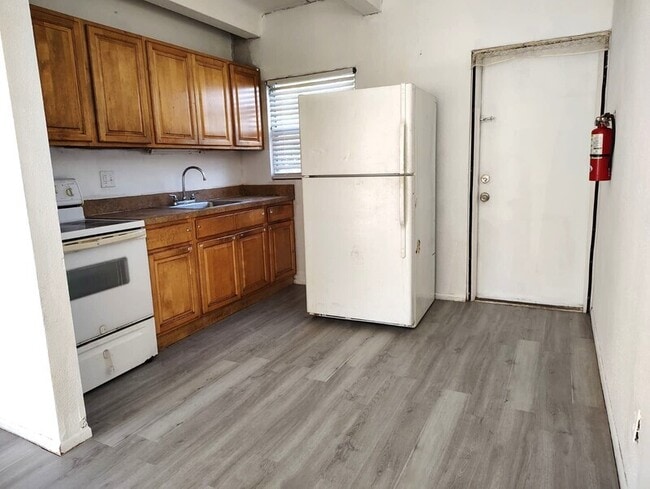 Foto del edificio - 5261 Alhambra Dr