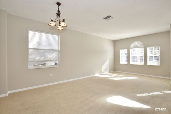 Building Photo - Beautiful 4/2 Home with a Spacious 2 Car G...
