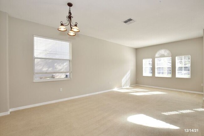Foto del edificio - Beautiful 4/2 Home with a Spacious 2 Car G...