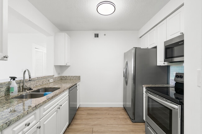 Foto del edificio - 900 SW 8th St
