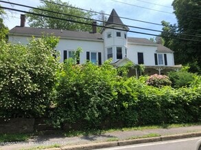 Building Photo - 42 Maple Ave