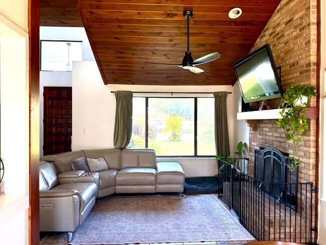 Building Photo - 350 Sailfish Dr
