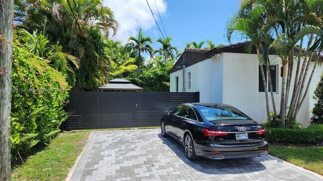 Foto del edificio - 3210 SW 19th Ter