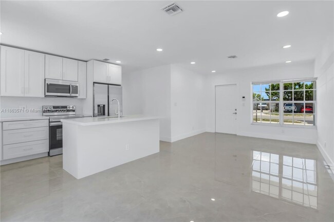 Foto del edificio - 1773 Lauderdale Manor Dr