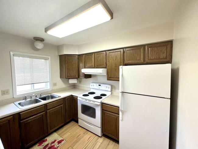 Building Photo - 2543 Southridge Dr
