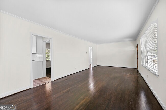 Foto del edificio - 990 Lindridge Dr NE